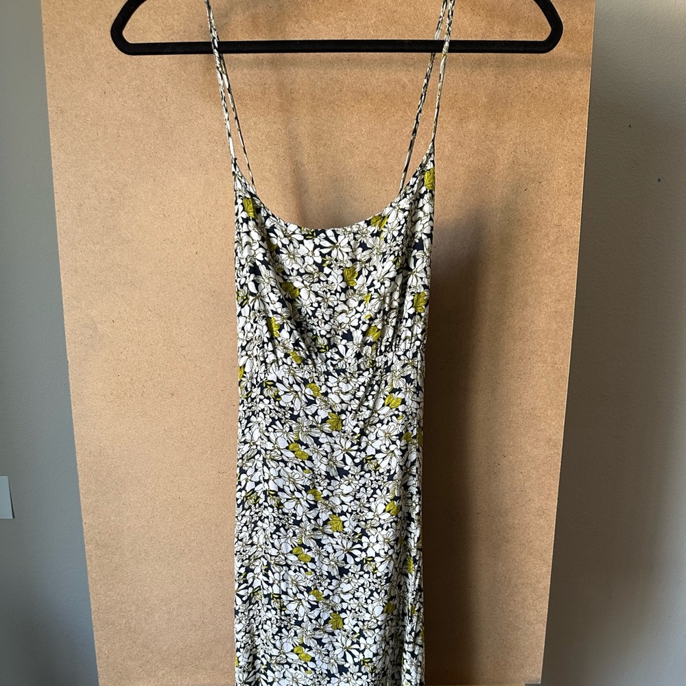 Floral flowy maxi summer dress cut out